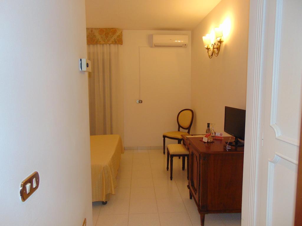 Hotel Calla' โปลิโกโร ภายนอก รูปภาพ