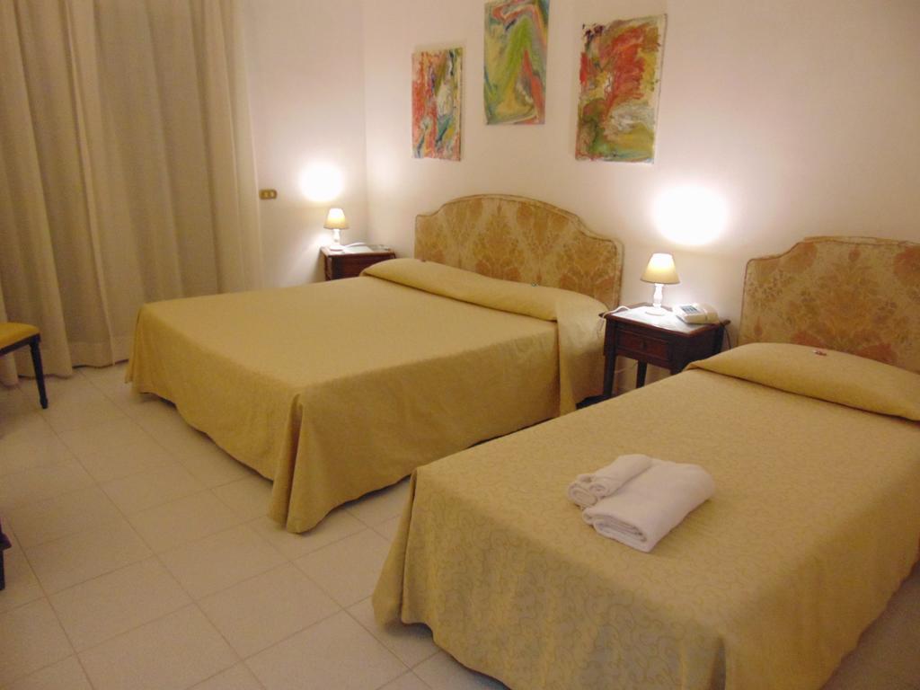Hotel Calla' โปลิโกโร ภายนอก รูปภาพ