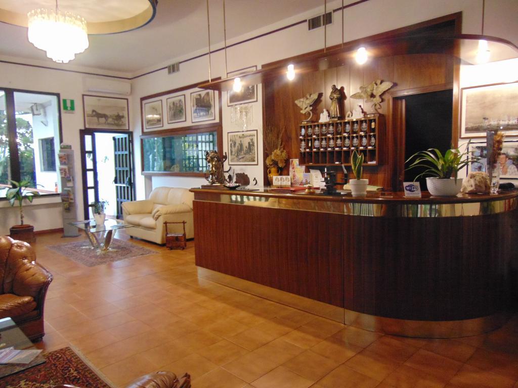 Hotel Calla' โปลิโกโร ภายนอก รูปภาพ